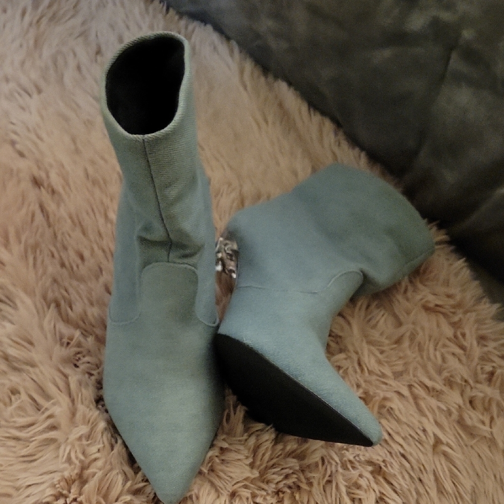 Beautiful Denim Booties - Picture 2 of 7